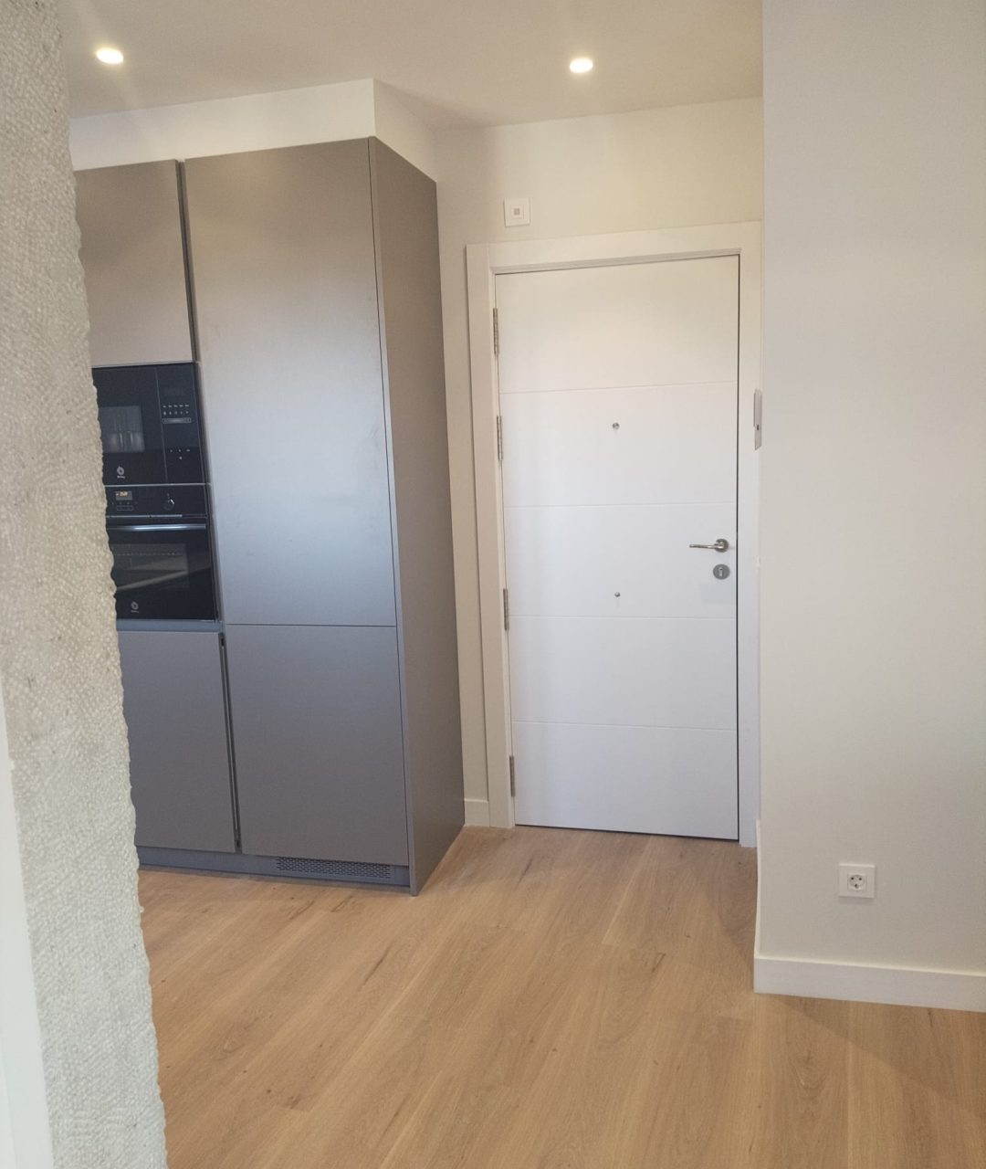 cocina-moderna-gris-acabada-01-1